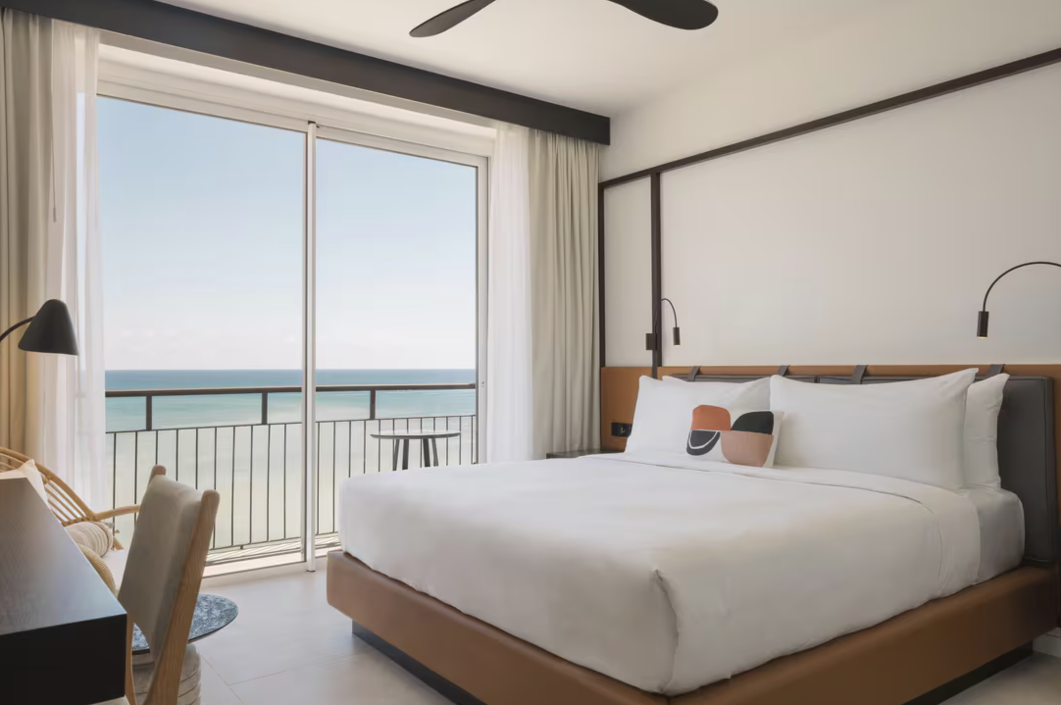 Habitación Sea View con cama King del Hotel Riomar Ibiza